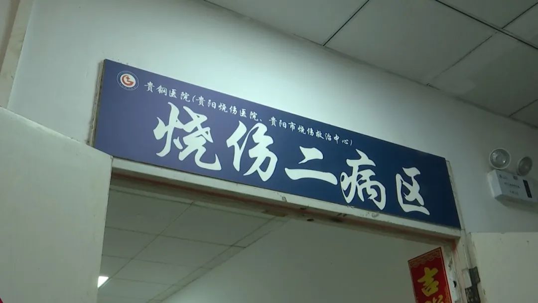 DƬ